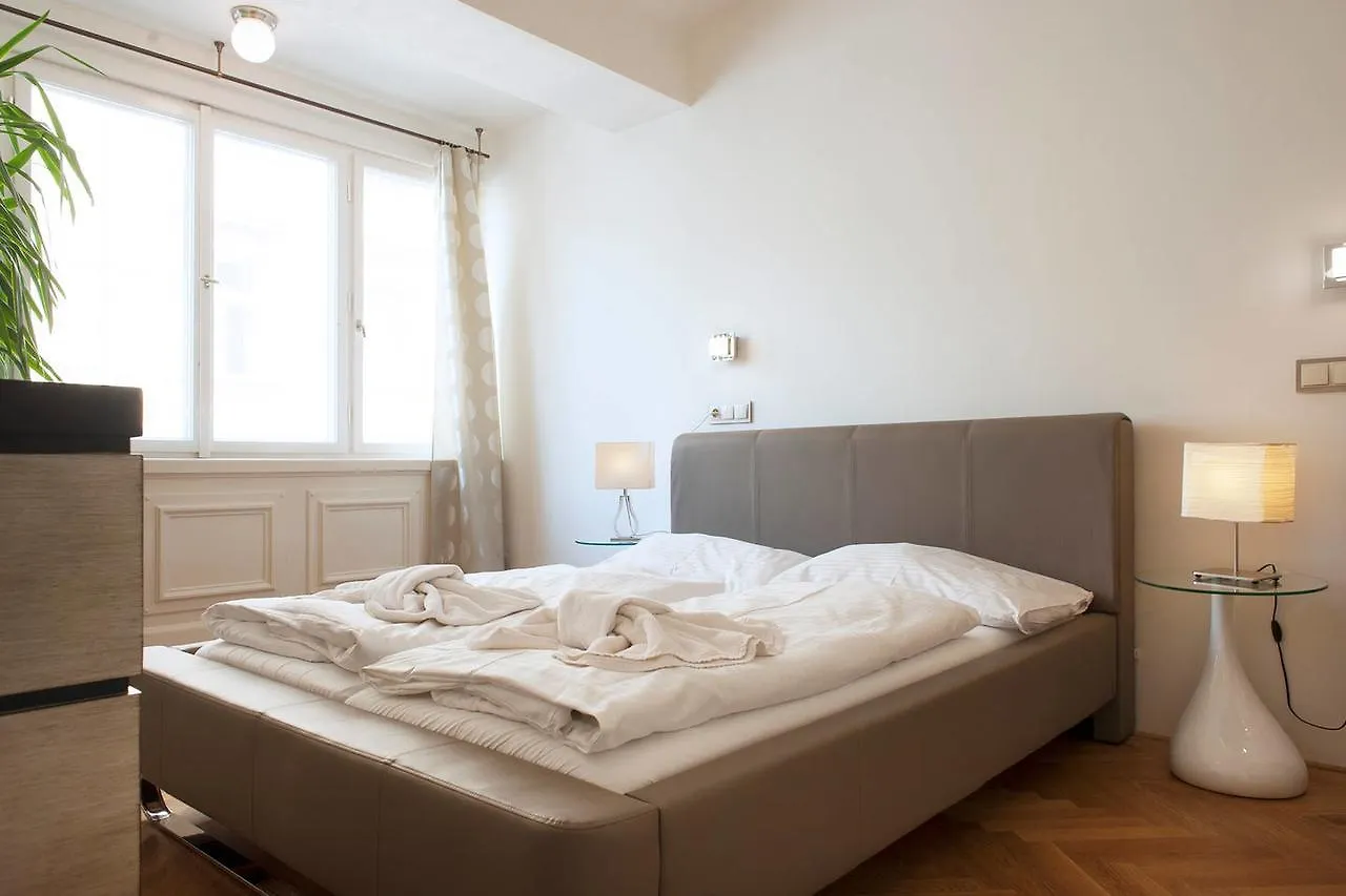 Residence Dlouha - Old Town Prague 4*,