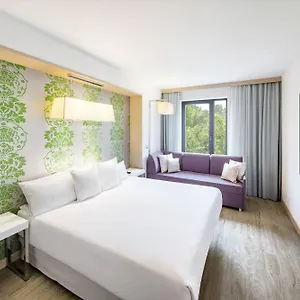 Occidental Five Hotell