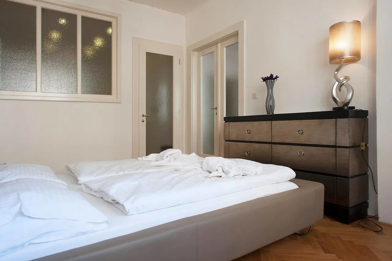 Residence Dlouha - Old Town Prague Aparthotel
